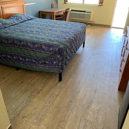 هيوستن Guest Inn And Suites الغرفة الصورة
