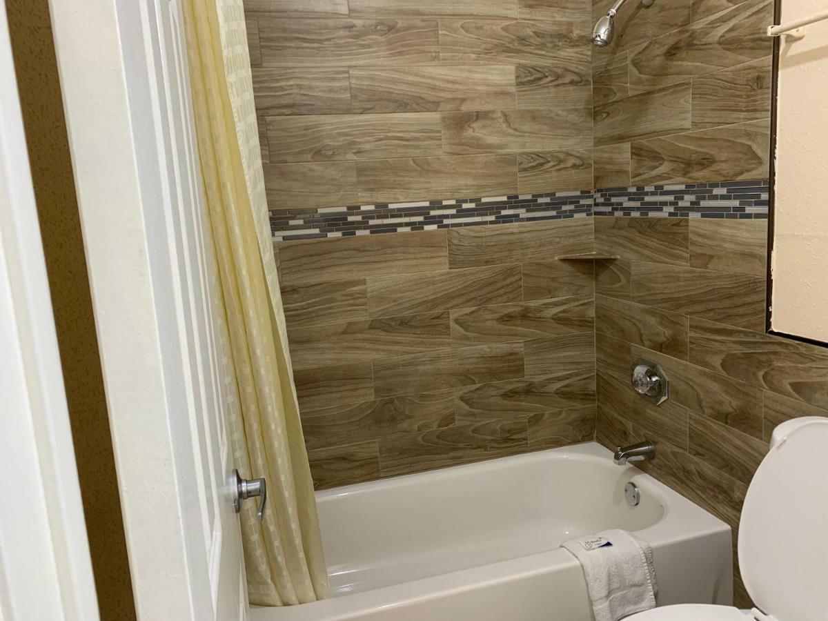 هيوستن Guest Inn And Suites الغرفة الصورة