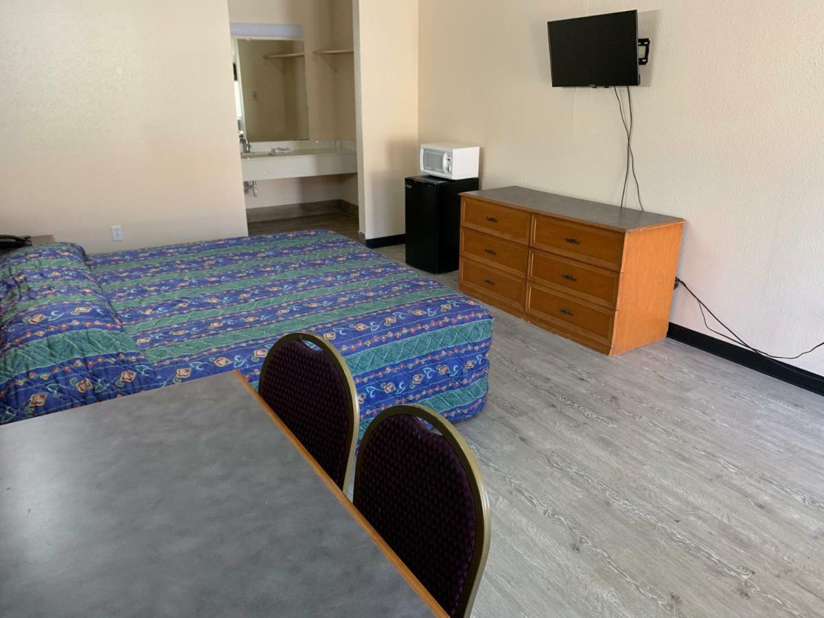 هيوستن Guest Inn And Suites الغرفة الصورة